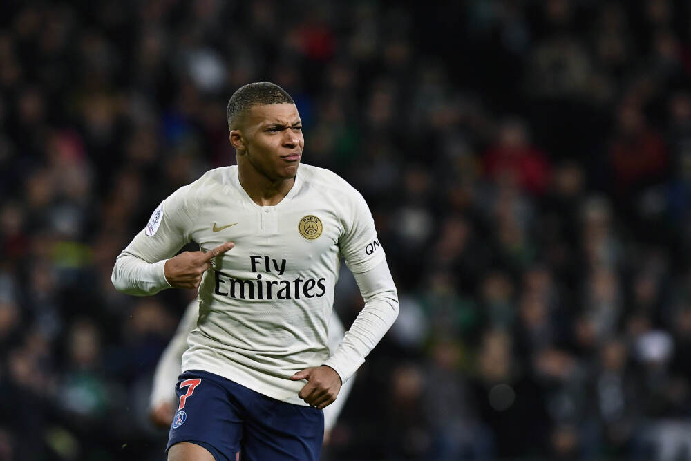 朱雨玲多哈夺冠前带伤训练 主管教练陈振江：她的精神感动了我｜封面视频